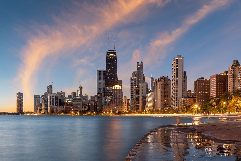 Die-Skyline-von-Chicago-uber-dem-Lake-Michigan